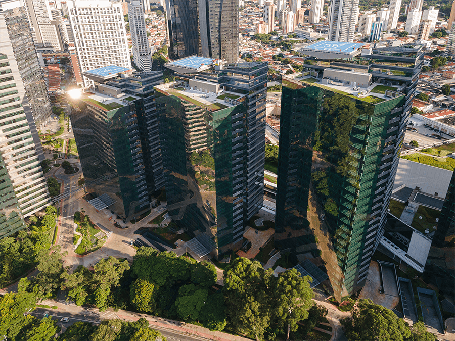 Vista aérea das torres e áreas verdes do Parque da Cidade